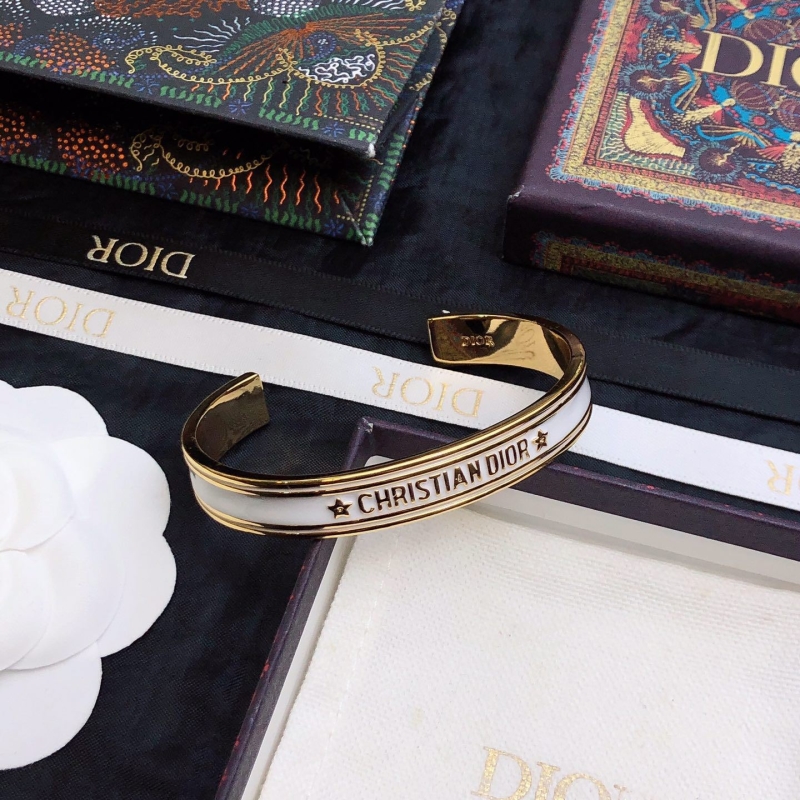 chr1st1an D10r bracelets